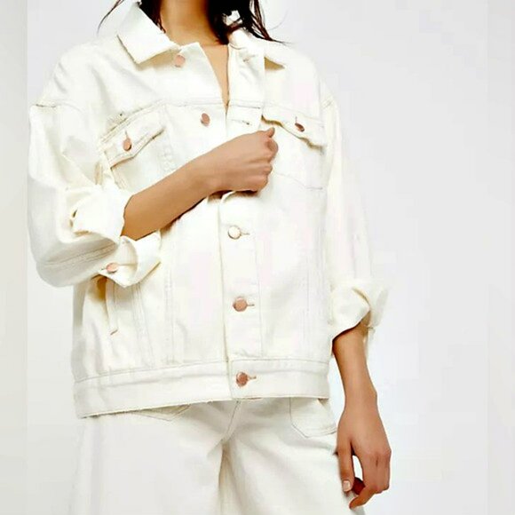 NWOT! FREE PEOPLE DISTRESSED DENIM TRUCKER JACKET - Picture 2 of 8